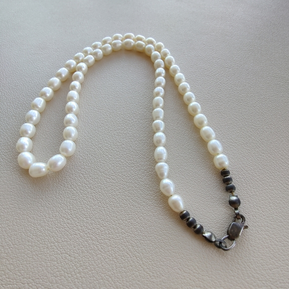 Vintage freshwater pearl necklace. Length 17 inches - Picture 3 of 4